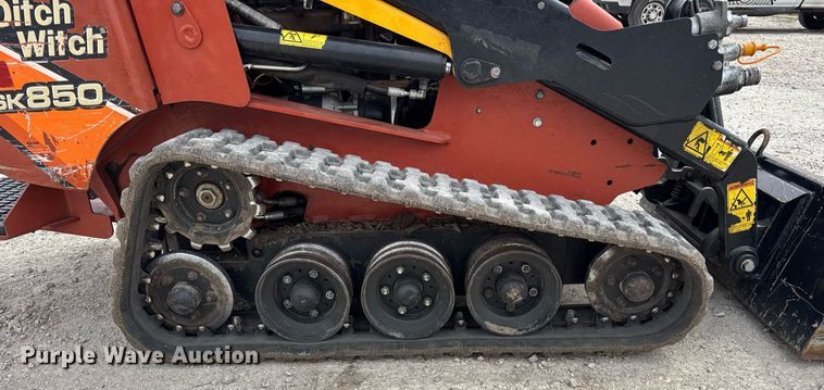 image for item DU3496 2015 Ditch Witch SK850 compact utility loader