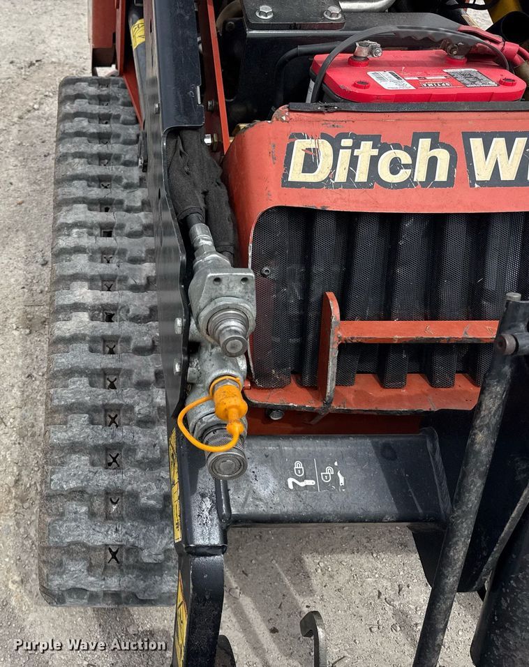 image for item DU3496 2015 Ditch Witch SK850 compact utility loader