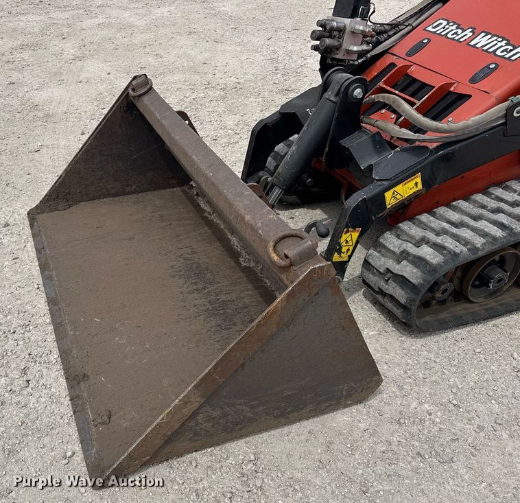 image for item DU3497 2017 Ditch Witch SK1550 compact utility loader