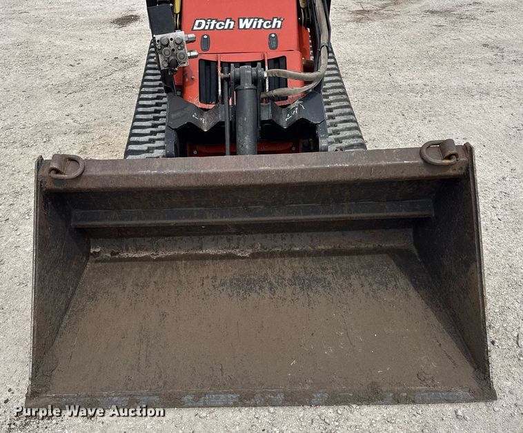 image for item DU3497 2017 Ditch Witch SK1550 compact utility loader