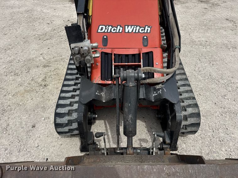 image for item DU3497 2017 Ditch Witch SK1550 compact utility loader