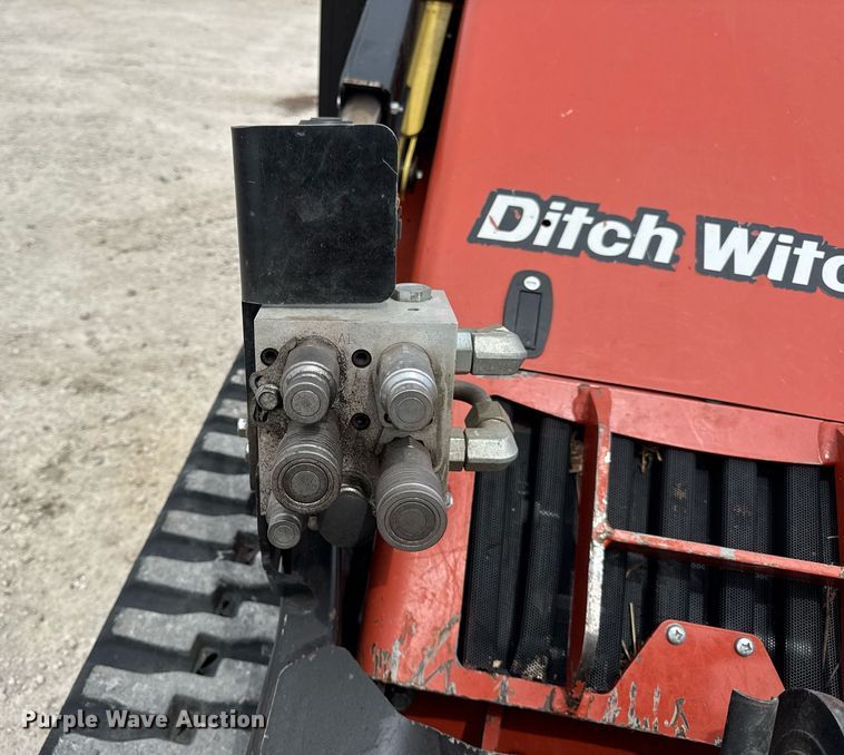image for item DU3497 2017 Ditch Witch SK1550 compact utility loader