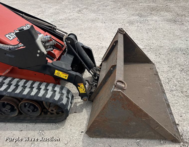 image for item DU3497 2017 Ditch Witch SK1550 compact utility loader