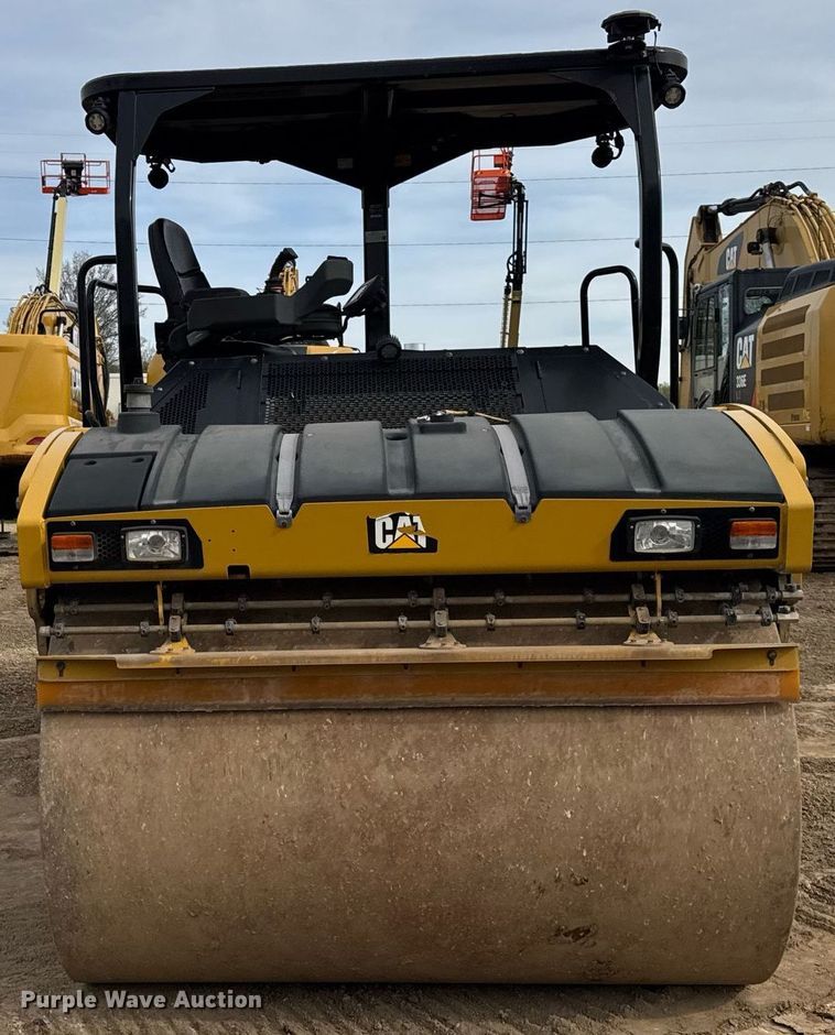 image for item DU3498 2021 Caterpillar CB13 double drum vibratory roller