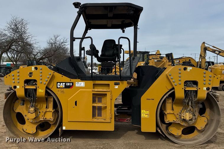 image for item DU3498 2021 Caterpillar CB13 double drum vibratory roller