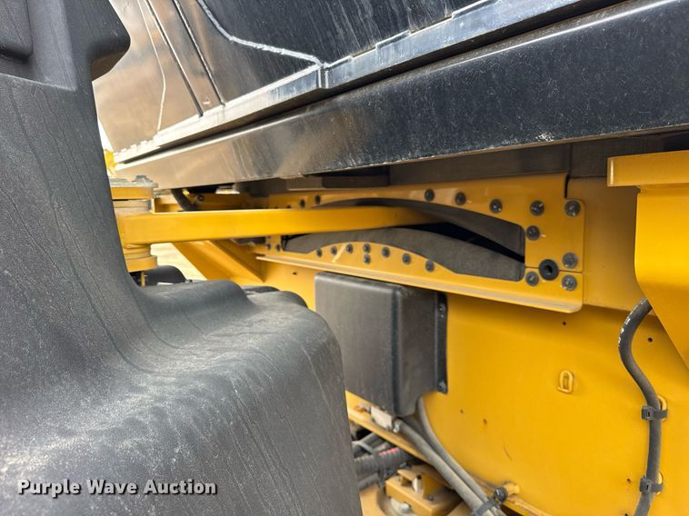 image for item DU3498 2021 Caterpillar CB13 double drum vibratory roller