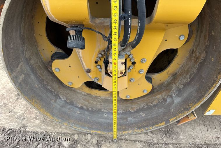 image for item DU3498 2021 Caterpillar CB13 double drum vibratory roller