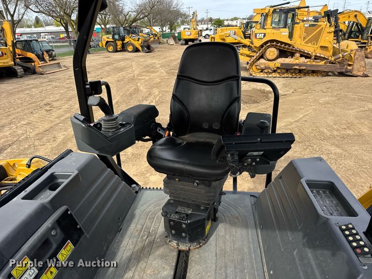 image for item DU3498 2021 Caterpillar CB13 double drum vibratory roller