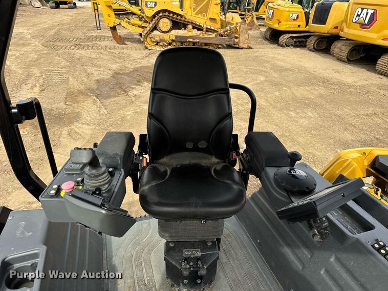 image for item DU3498 2021 Caterpillar CB13 double drum vibratory roller