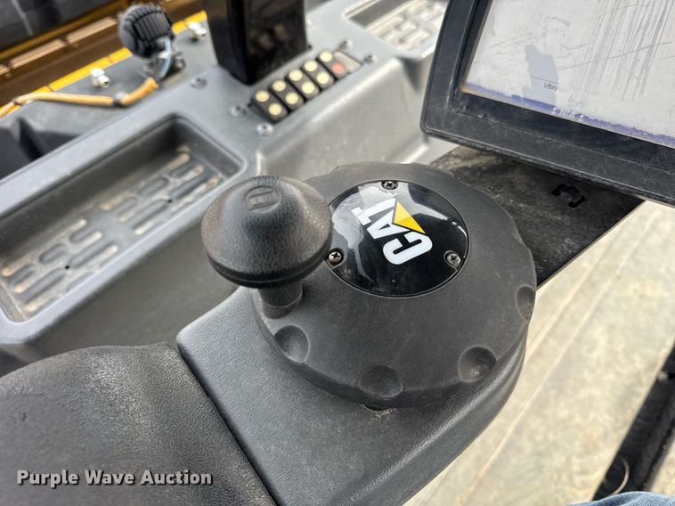 image for item DU3498 2021 Caterpillar CB13 double drum vibratory roller