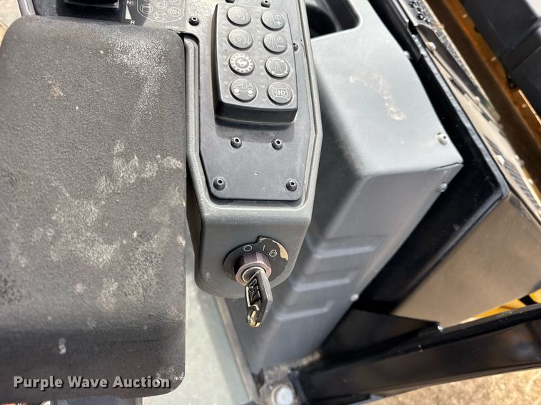 image for item DU3498 2021 Caterpillar CB13 double drum vibratory roller