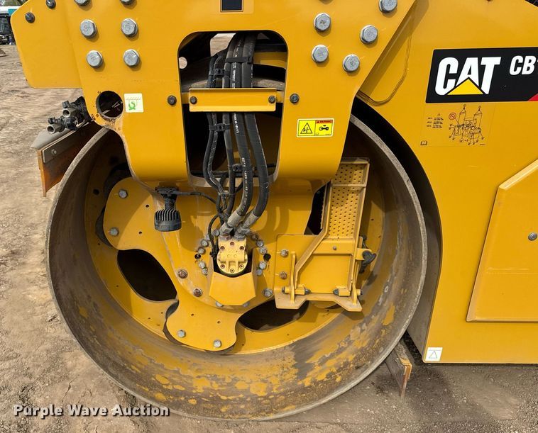 image for item DU3498 2021 Caterpillar CB13 double drum vibratory roller