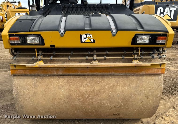 image for item DU3498 2021 Caterpillar CB13 double drum vibratory roller