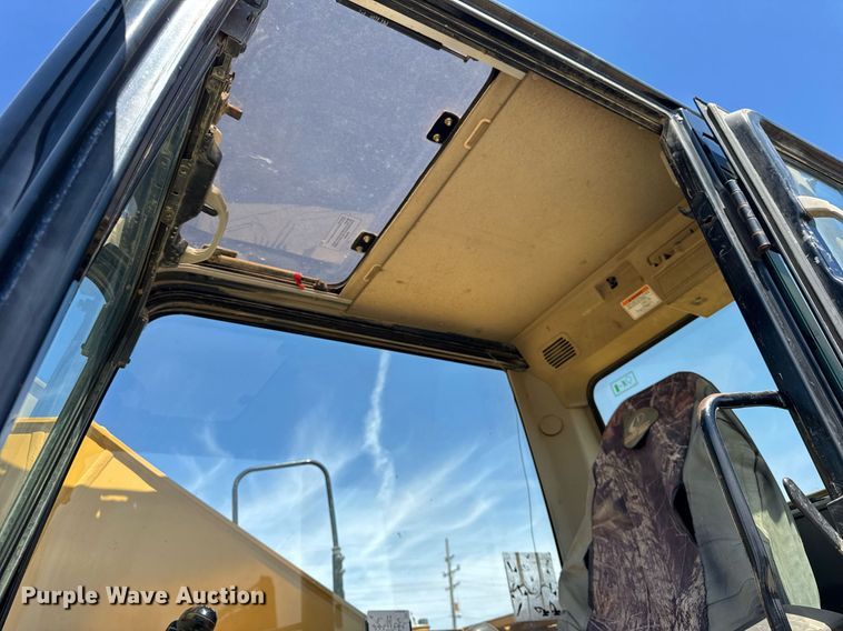 image for item DU3499 2005 Caterpillar 320C LU excavator