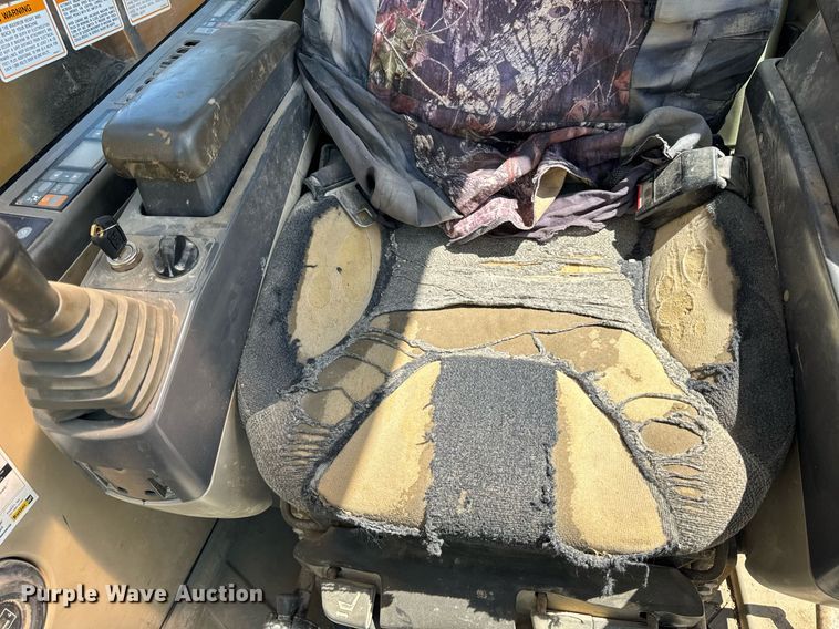 image for item DU3499 2005 Caterpillar 320C LU excavator