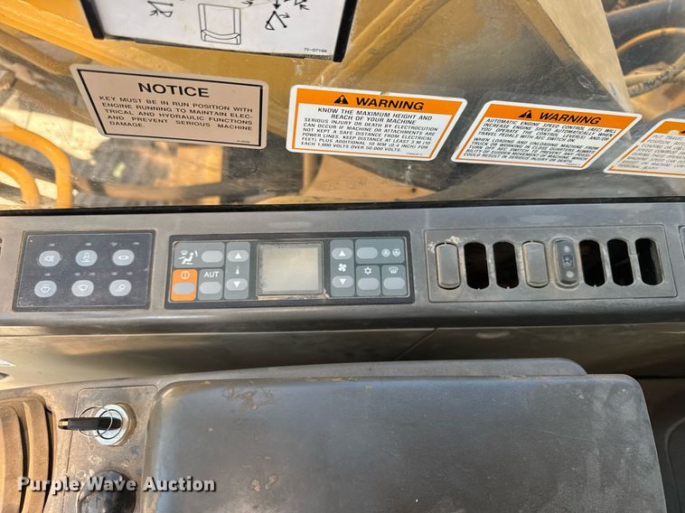 image for item DU3499 2005 Caterpillar 320C LU excavator