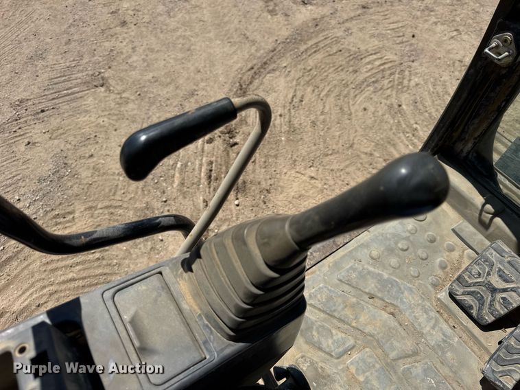 image for item DU3499 2005 Caterpillar 320C LU excavator