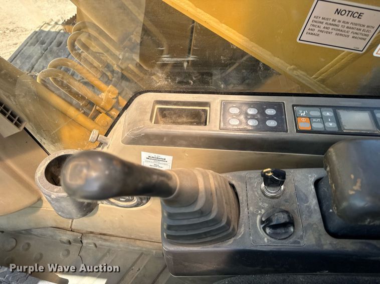 image for item DU3499 2005 Caterpillar 320C LU excavator