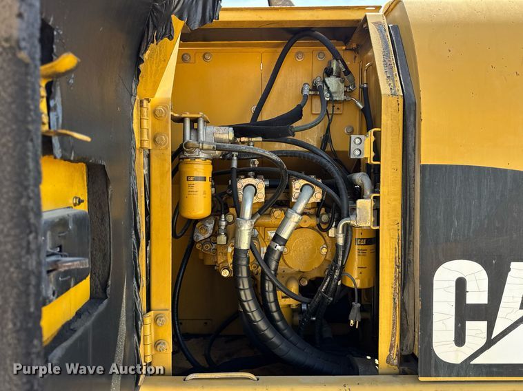 image for item DU3499 2005 Caterpillar 320C LU excavator