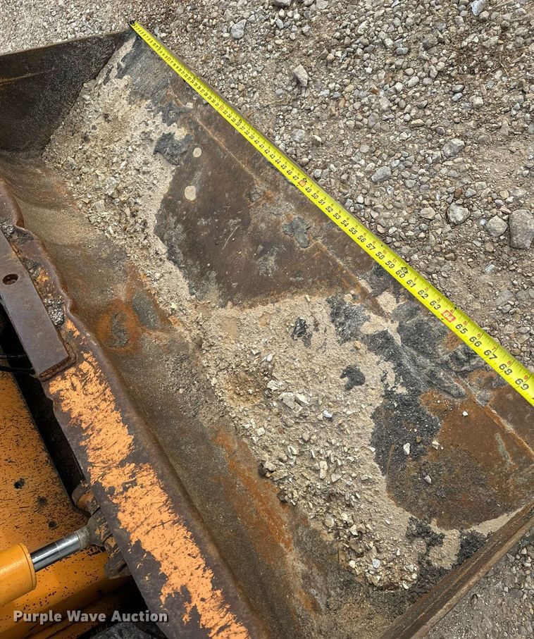 image for item DV1966 2005 Case 435 skid steer loader