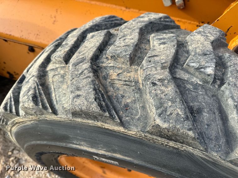 image for item DV1966 2005 Case 435 skid steer loader