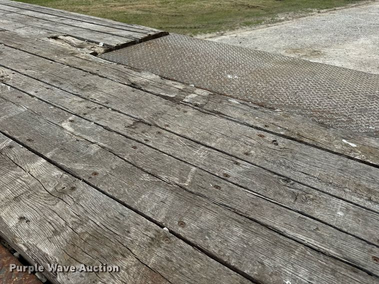 image for item DV1971 2015 Trail-King TK20LP-242 equipment trailer