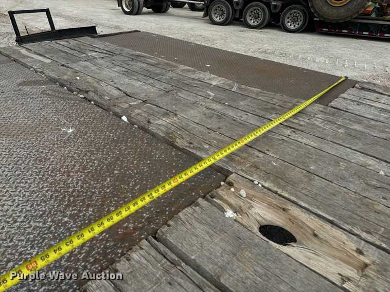 image for item DV1971 2015 Trail-King TK20LP-242 equipment trailer