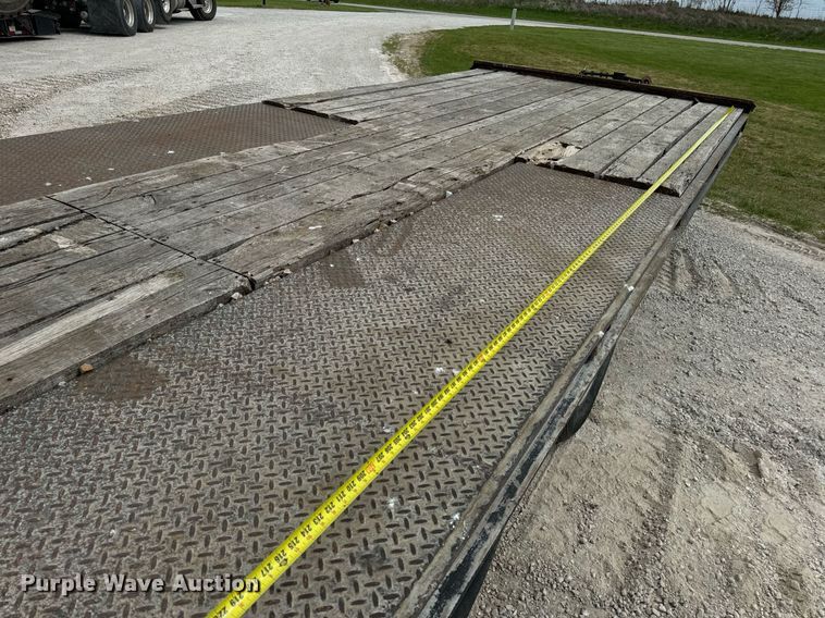 image for item DV1971 2015 Trail-King TK20LP-242 equipment trailer