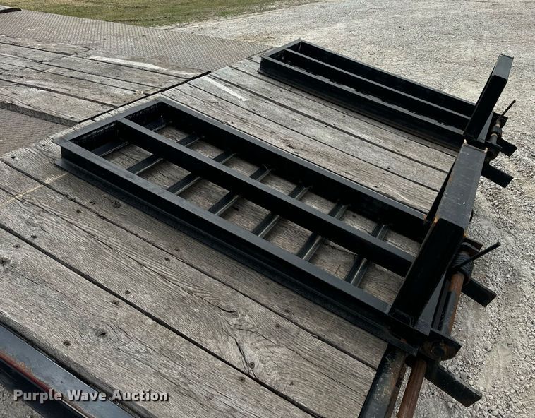 image for item DV1971 2015 Trail-King TK20LP-242 equipment trailer