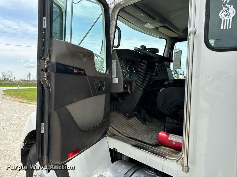 image for item DV1973 2020 Kenworth T370 utility / service truck