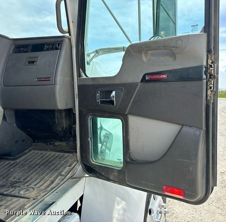 image for item DV1973 2020 Kenworth T370 utility / service truck