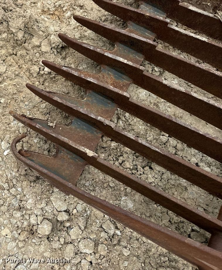 image for item DV1975 Virnig skid steer rock bucket