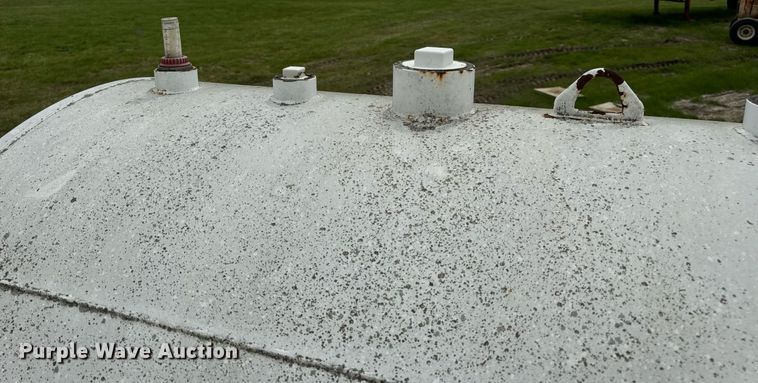 image for item DV1982 Elsass Fabrication Ltd. 1025 fuel tank trailer