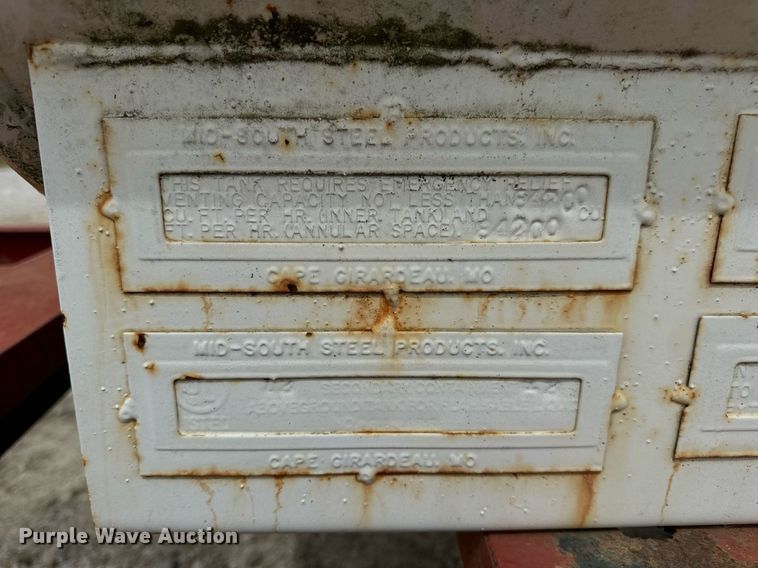 image for item DV1982 Elsass Fabrication Ltd. 1025 fuel tank trailer