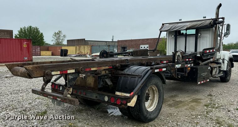 image for item DV1995 2017 Western Star 4700SF roll-off container truck