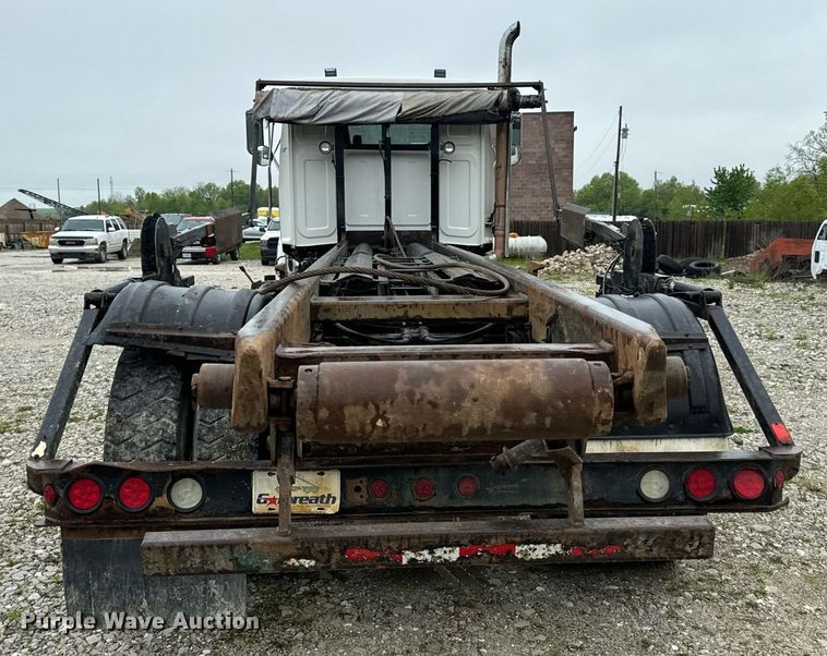 image for item DV1995 2017 Western Star 4700SF roll-off container truck