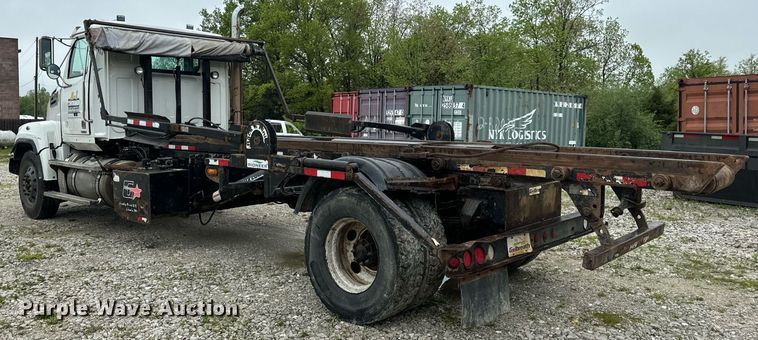 image for item DV1995 2017 Western Star 4700SF roll-off container truck