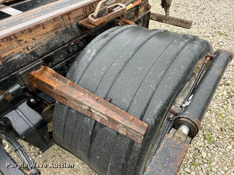 image for item DV1995 2017 Western Star 4700SF roll-off container truck