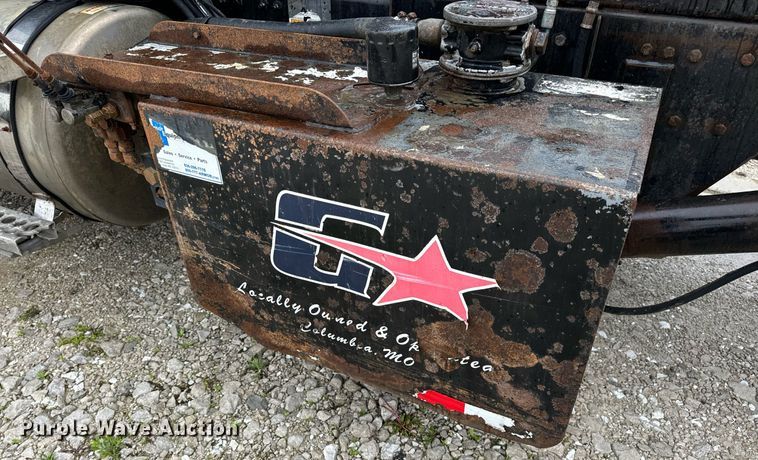 image for item DV1995 2017 Western Star 4700SF roll-off container truck