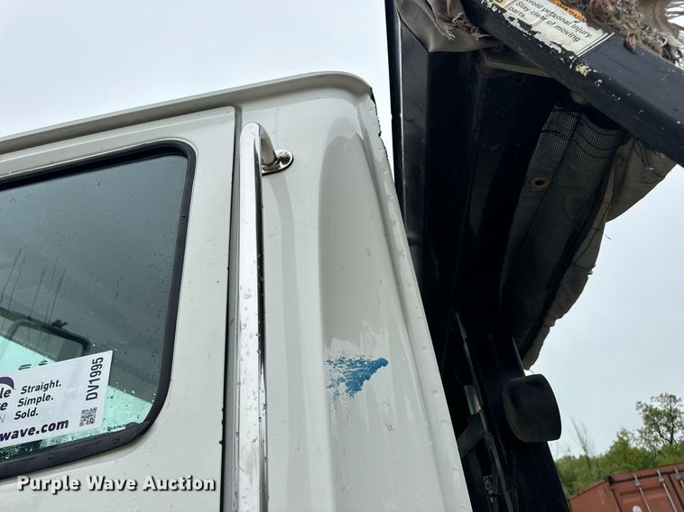 image for item DV1995 2017 Western Star 4700SF roll-off container truck