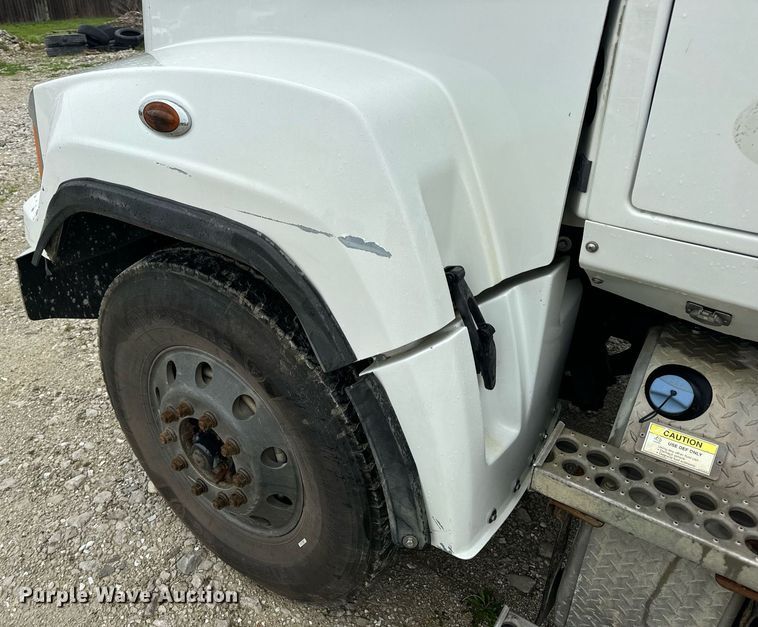 image for item DV1995 2017 Western Star 4700SF roll-off container truck