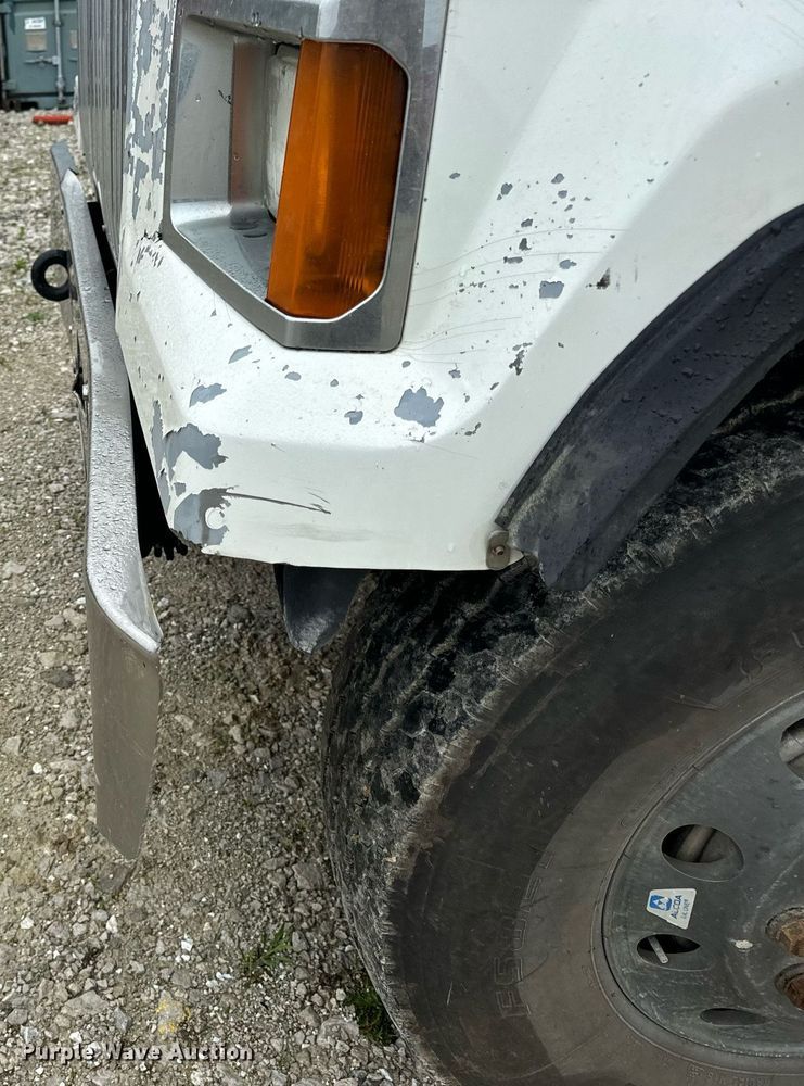 image for item DV1995 2017 Western Star 4700SF roll-off container truck