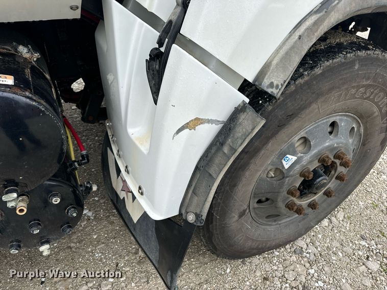 image for item DV1995 2017 Western Star 4700SF roll-off container truck