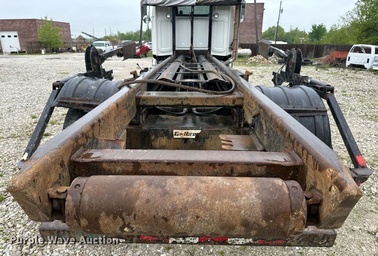 image for item DV1995 2017 Western Star 4700SF roll-off container truck