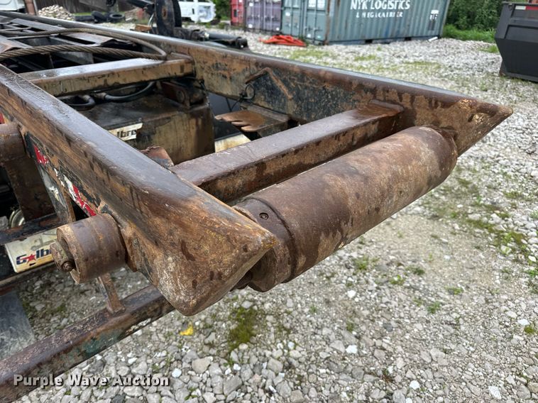 image for item DV1995 2017 Western Star 4700SF roll-off container truck