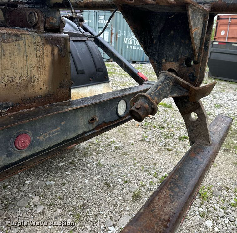 image for item DV1995 2017 Western Star 4700SF roll-off container truck