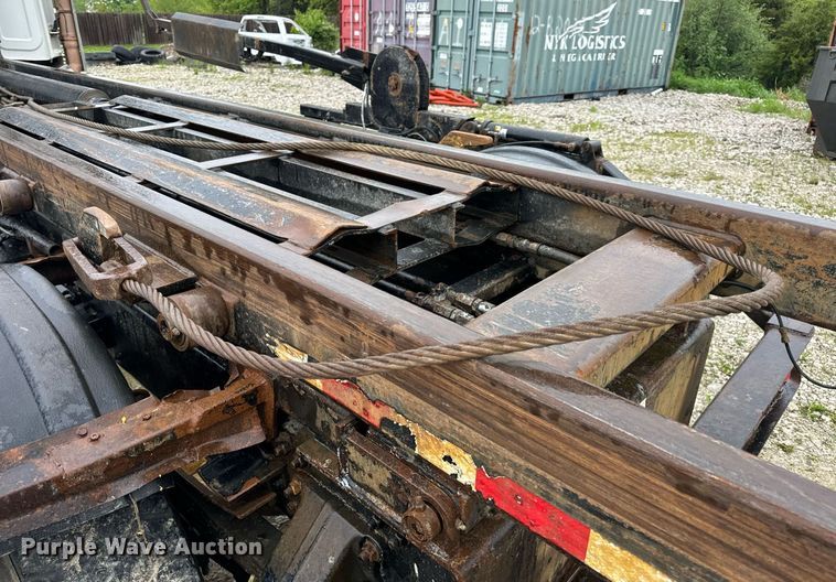 image for item DV1995 2017 Western Star 4700SF roll-off container truck