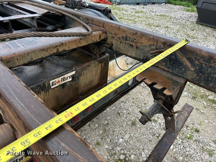 image for item DV1995 2017 Western Star 4700SF roll-off container truck