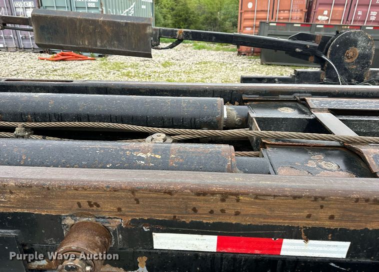 image for item DV1995 2017 Western Star 4700SF roll-off container truck