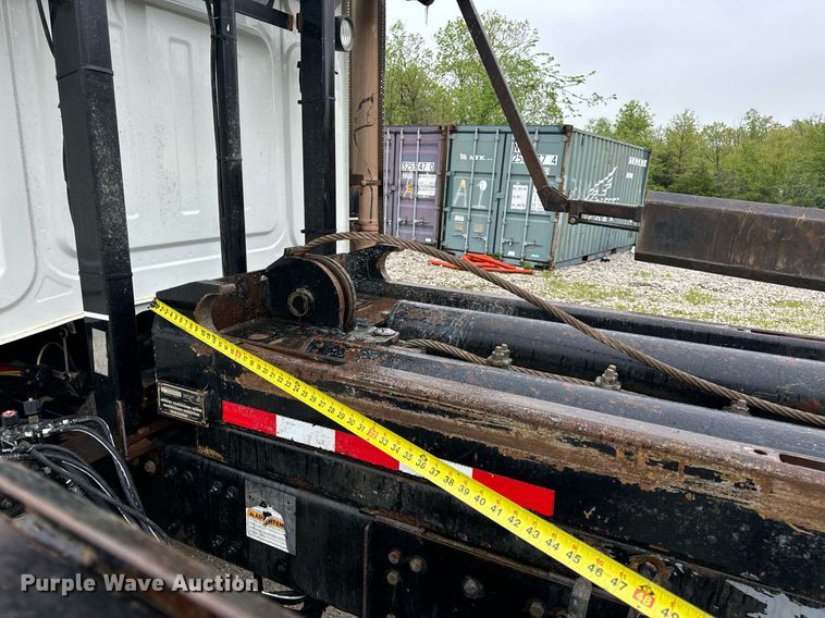 image for item DV1995 2017 Western Star 4700SF roll-off container truck